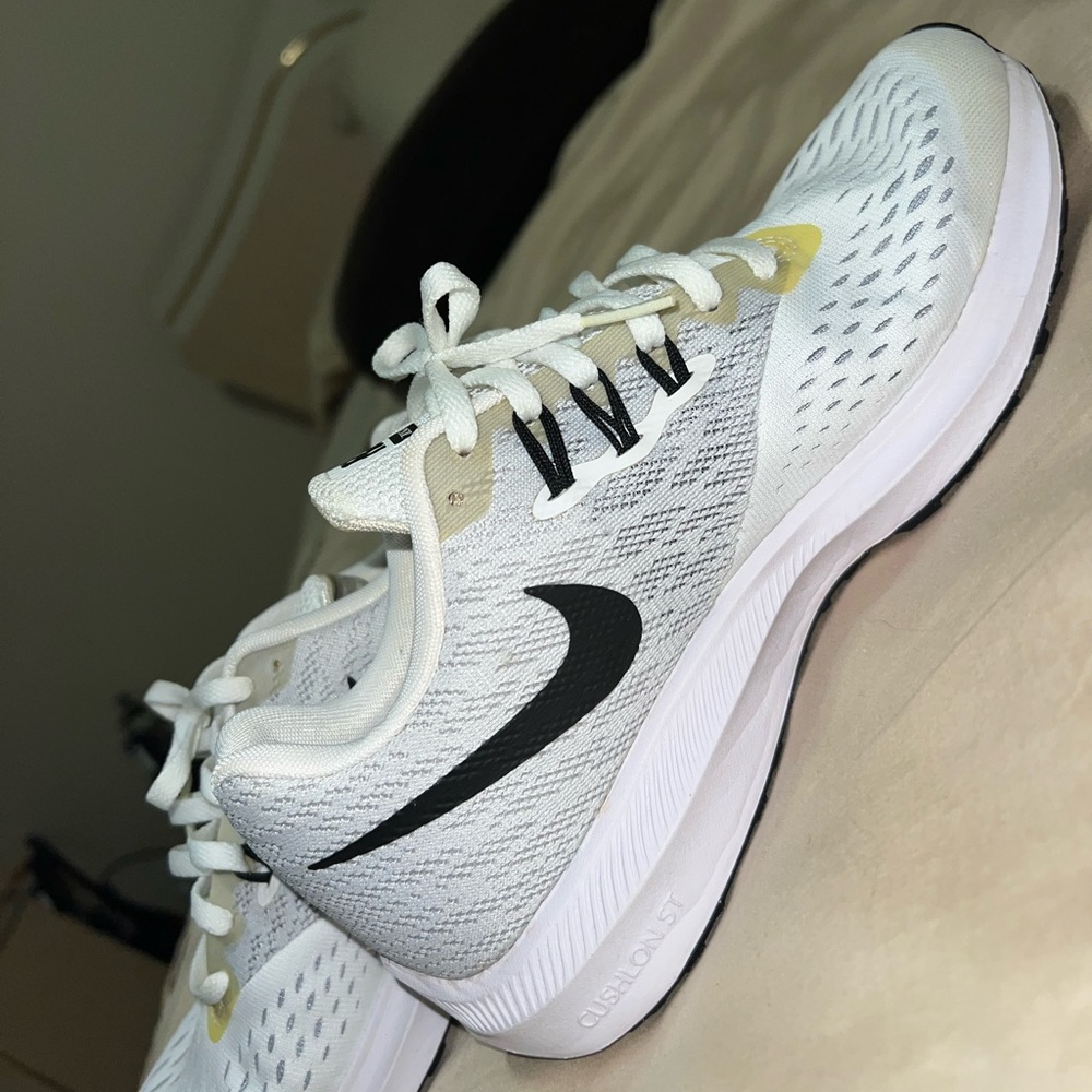 NIKE WINFLO 4 Sneakers